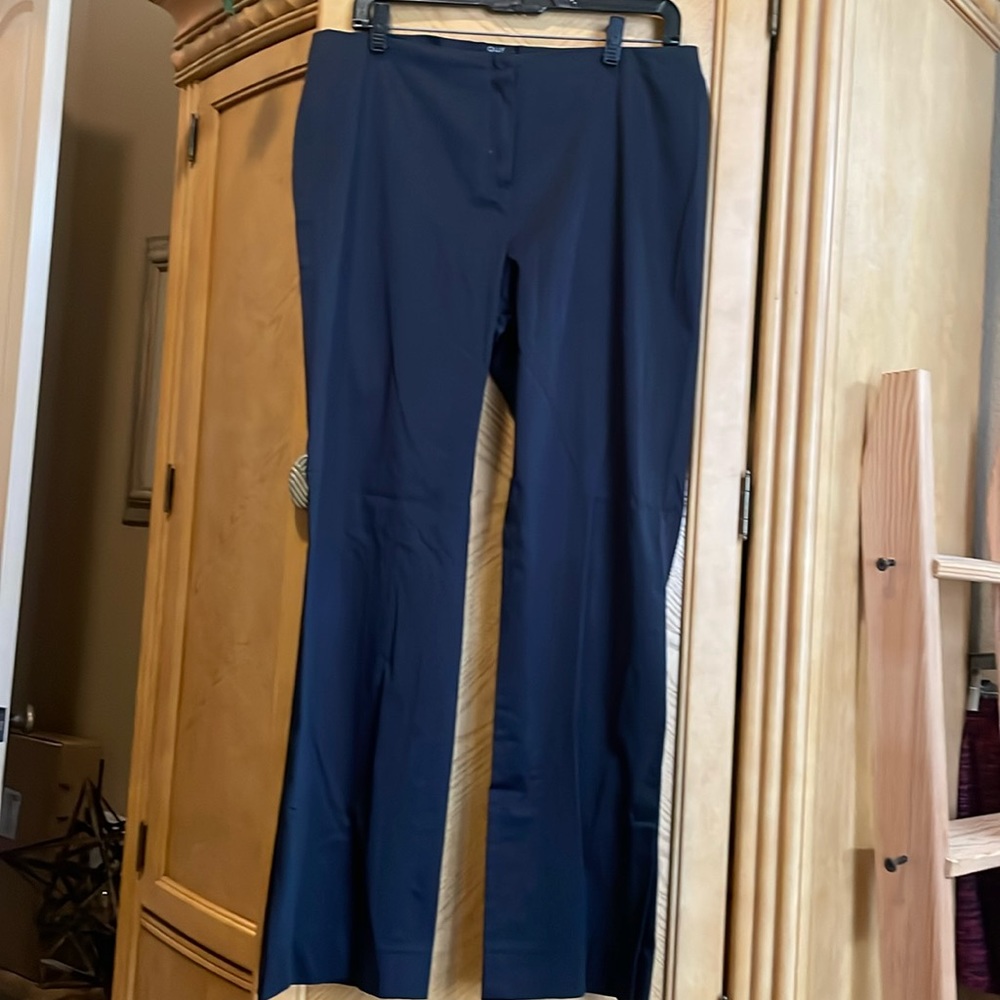 Que black pants size 12